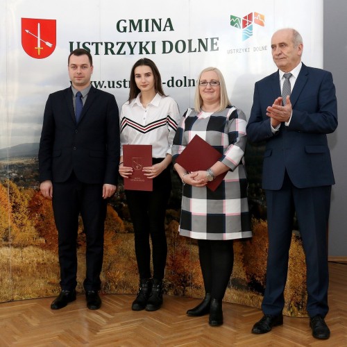 Wręczenie nagród i stypendiów uzdolnionej młodzieży